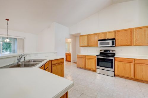 2098 Pruitt St, Fort Pierce FL 34953-5732 exterior