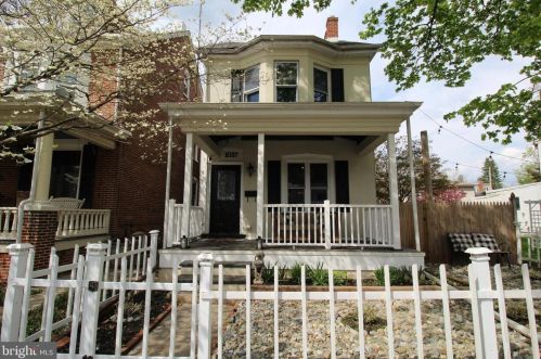 1037 Queen St, Pottstown, PA 19464-5827