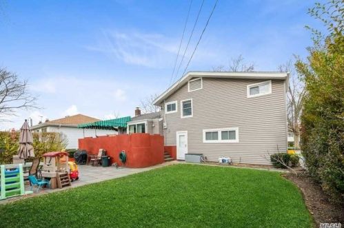 840 Fanwood Ave, Valley Stream NY 11581-3102 exterior