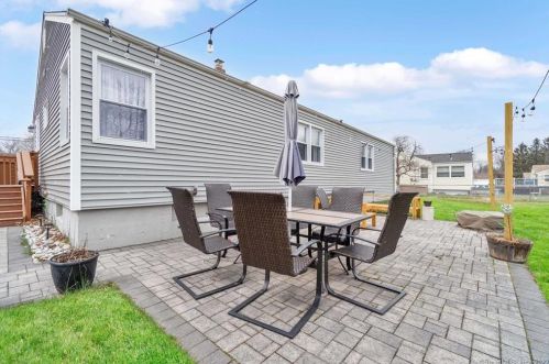 35 Harley Rd, Milford CT 06460-3725 exterior