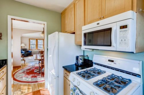 1221 Jefferson Ave, Saint Paul MN 55105-2838 exterior