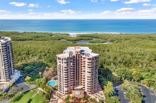 6075 Pelican Bay Blvd, Naples FL 34108-8169 exterior