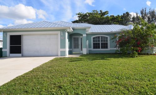 156 Thornhill Dr, Fort Pierce FL  34984-4463 exterior