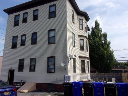 980 Charles St, Providence, RI 02904-5645