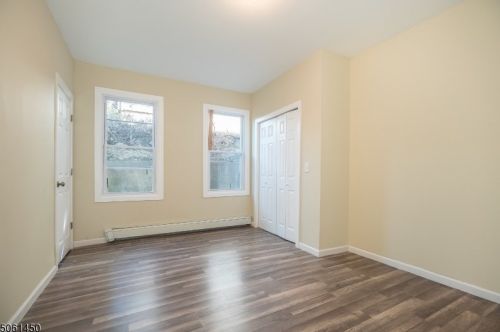 30 Glover Ave, West Paterson NJ 07424-2843 exterior