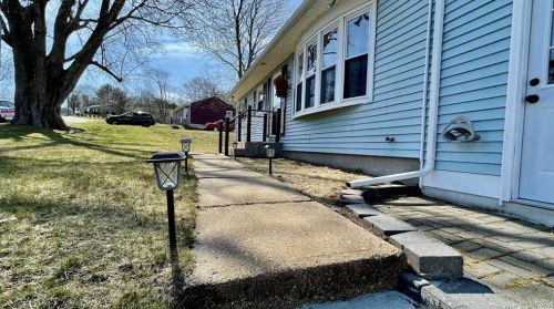 43 Orchard Dr, Uncasville, CT 06382-2229