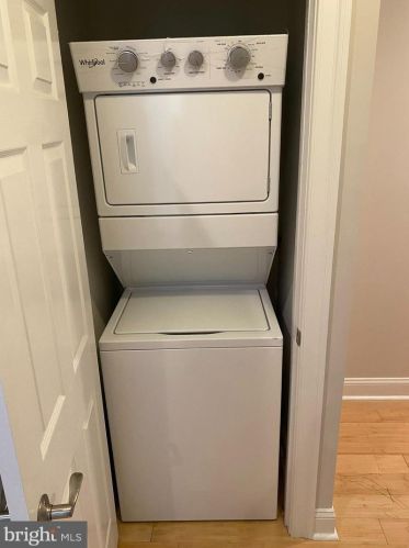 1613 Fairmount Ave, Philadelphia PA  19130-2832 exterior