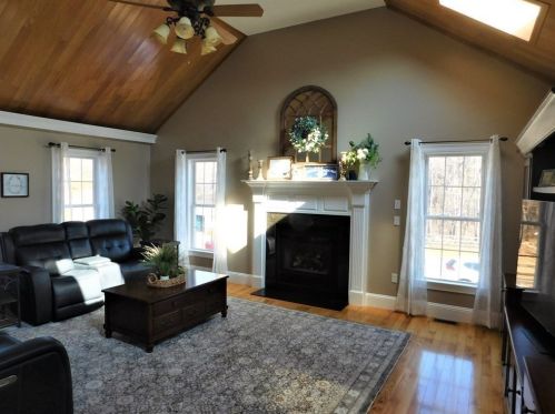 16 Pierce Rd, Sutton MA 01590-2909 exterior