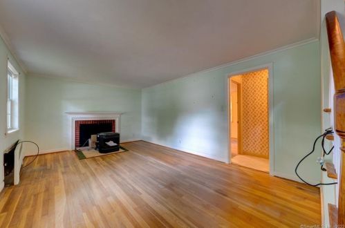 43 Knollwood Rd, Farmington CT 06032-1010 exterior