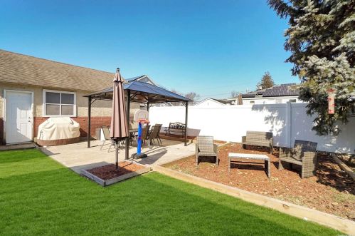 1526 10 St, Babylon NY 11704-3836 exterior