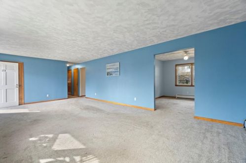 25 Pne St, Derby CT 06418-2333 exterior