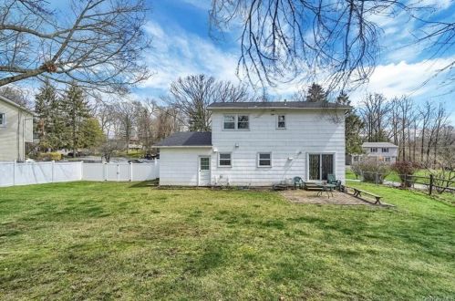 73 Stuart Dr, Poughkeepsie NY 12603-4719 exterior