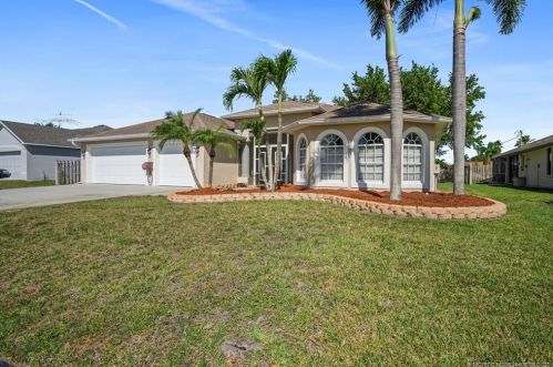 780 Jordan Ter, Fort Pierce FL  34983-1272 exterior