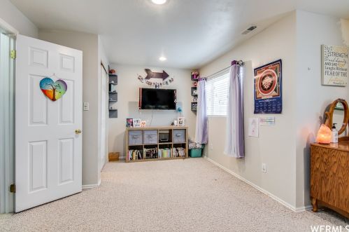 9178 Teton Est Dr, Taylorsville UT 84088-2311 exterior