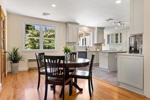 165 Chadwick St, North Andover MA 01845-1705 exterior