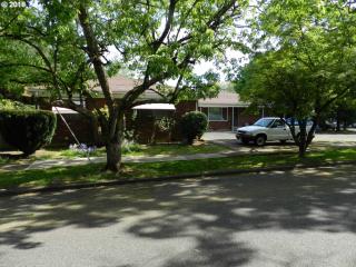 8605 Leonard St, Portland OR  97203-3753 exterior