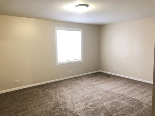 617 Ash St, Waukegan IL 60087-5037 exterior