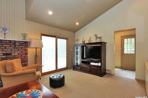 741 Park Ct, Valley Stream NY 11581-3507 exterior