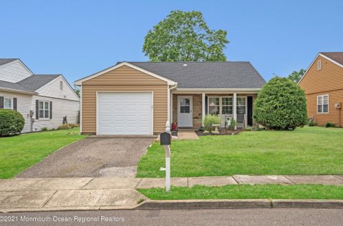 8 Leighton Ln, Lakehurst NJ  08759-6711 exterior