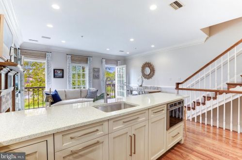 11 Wilkes St, Alexandria VA 22314-3856 exterior