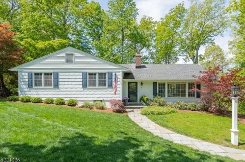 30 Dogwood Dr, Chatham Township, NJ 07928-1033