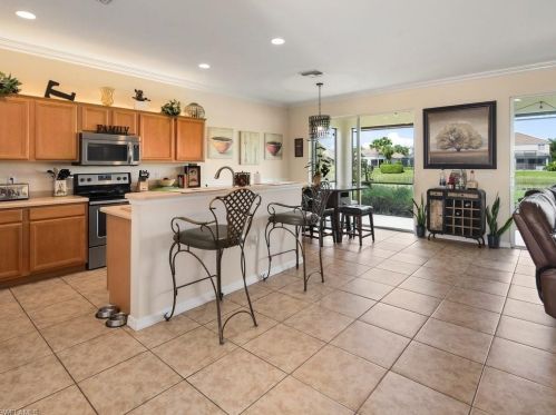 2161 Fairmont Ln, Naples FL 34120-4576 exterior