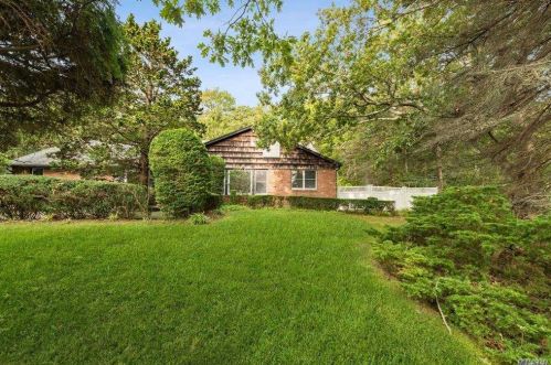 19 Tree Hollow Ln, Huntington Station NY  11746-6315 exterior