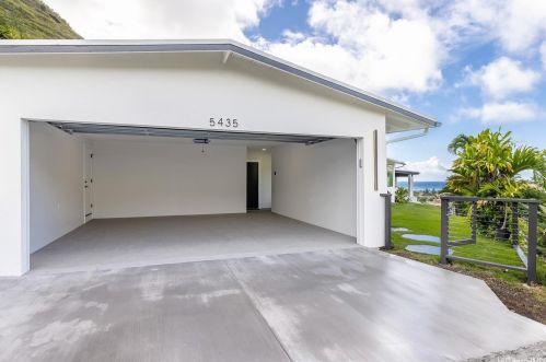 5435 Halapepe St, Honolulu HI  96821-1719 exterior