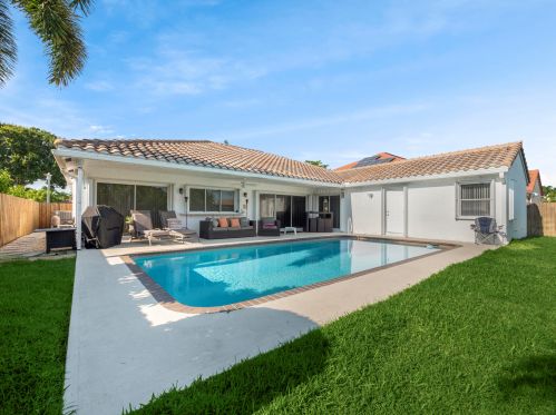 5645 Descartes Cir, Boynton Beach FL 33472-2425 exterior