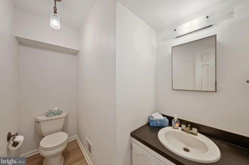 9924 Bedfordshire Ct, Rockville MD 20854-2015 exterior