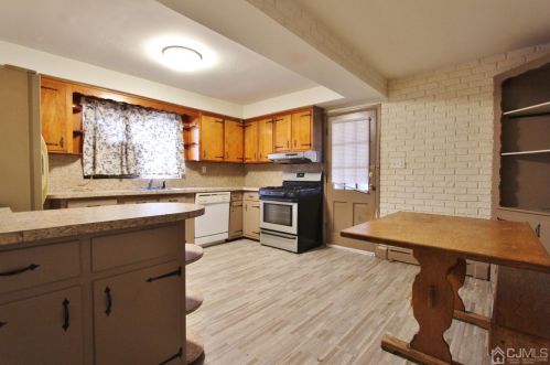 214 Jackson Ave, Edison NJ  08837-2833 exterior