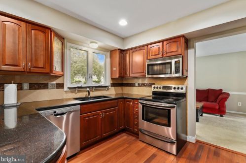 17032 Flatwood Dr, Rockville MD 20855-2539 exterior