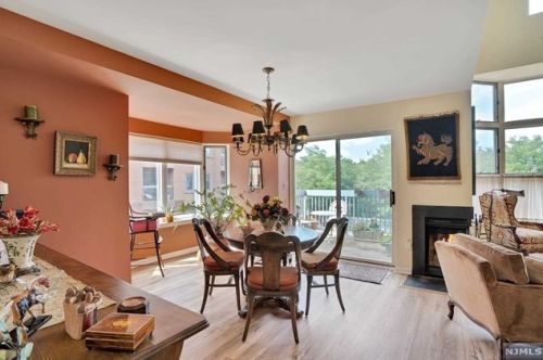 315 Livingston Ct, Edgewater NJ 07020-1639 exterior