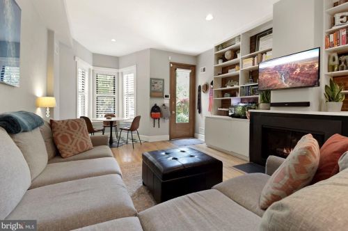 104 7th St, Washington DC  20003-1212 exterior