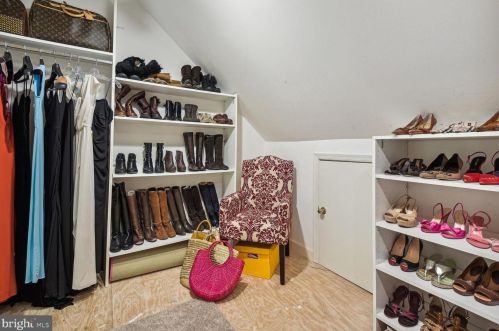 9906 Avenel Farm Dr, Rockville MD 20854-5410 exterior