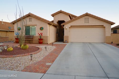 837 Via Alamos Dr, Green Valley AZ exterior