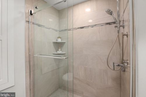 10017 Carmelita Dr, Rockville MD 20854-4247 exterior