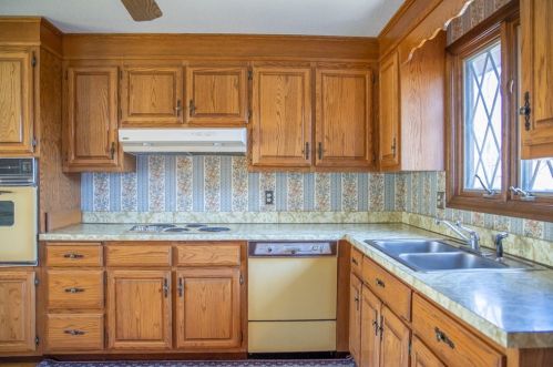 123 Bear Hole Rd, West Springfield MA 01089-1631 exterior