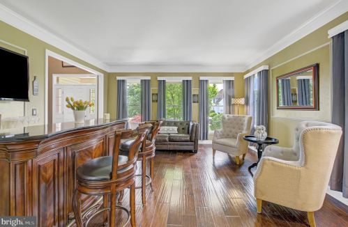 5 Cobblestone Ct, Columbus NJ 08022-1969 exterior