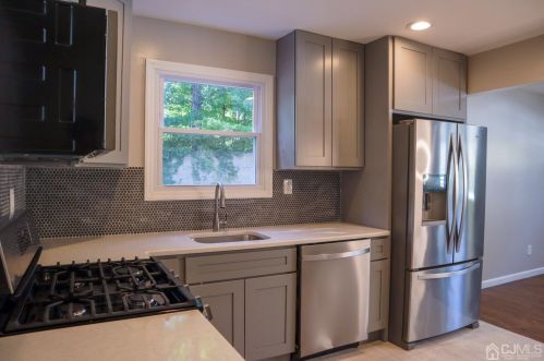 178 Louis Pl, Iselin NJ  08830-1236 exterior