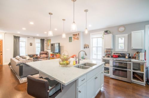 1921 2nd St, Milwaukee, WI 53212-3709