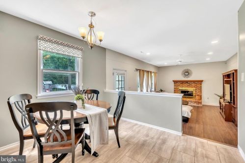 47 Crestwood Dr, Trenton NJ 08690-1936 exterior