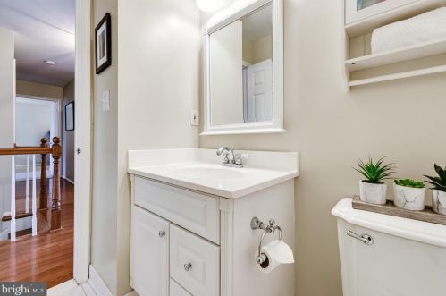 2122 Rampart Dr, Alexandria VA exterior