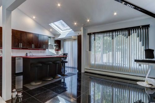 71 Euclid St, Valley Stream NY 11580-4148 exterior