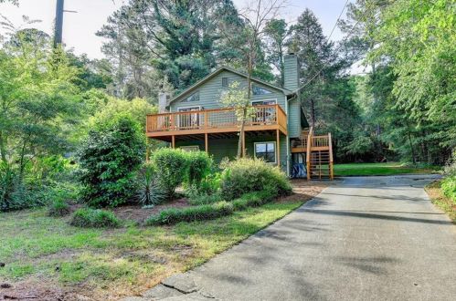 947 Lake Dr, Lithonia, GA 30039-6639