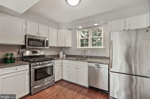 2216 Dearing St, Alexandria VA 22302-1804 exterior