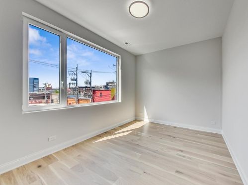 2345 Mclean Ave, Chicago IL 60647-4113 exterior