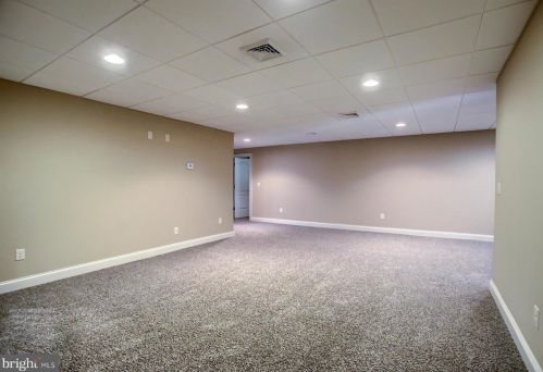 43 Midway Farms Ln, Lancaster PA 17602-2671 exterior