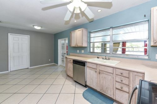 189 Ivanhoe Ct, Fort Pierce FL 34983-2052 exterior