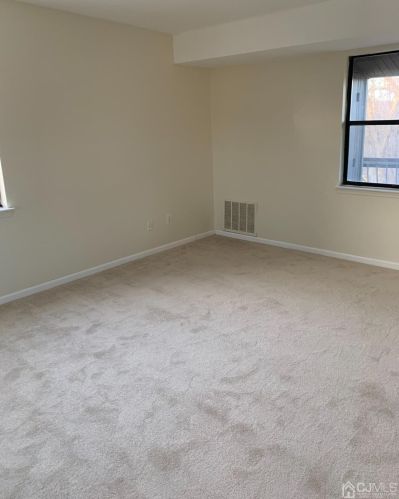 1923 Raspberry Ct, Edison NJ 08817-2745 exterior